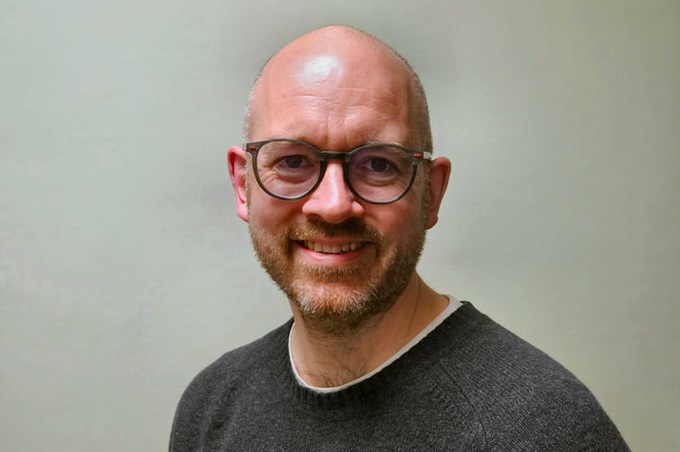 Alresford Community Choir’s next concert will be under the baton of new choir director Simon Gallear.